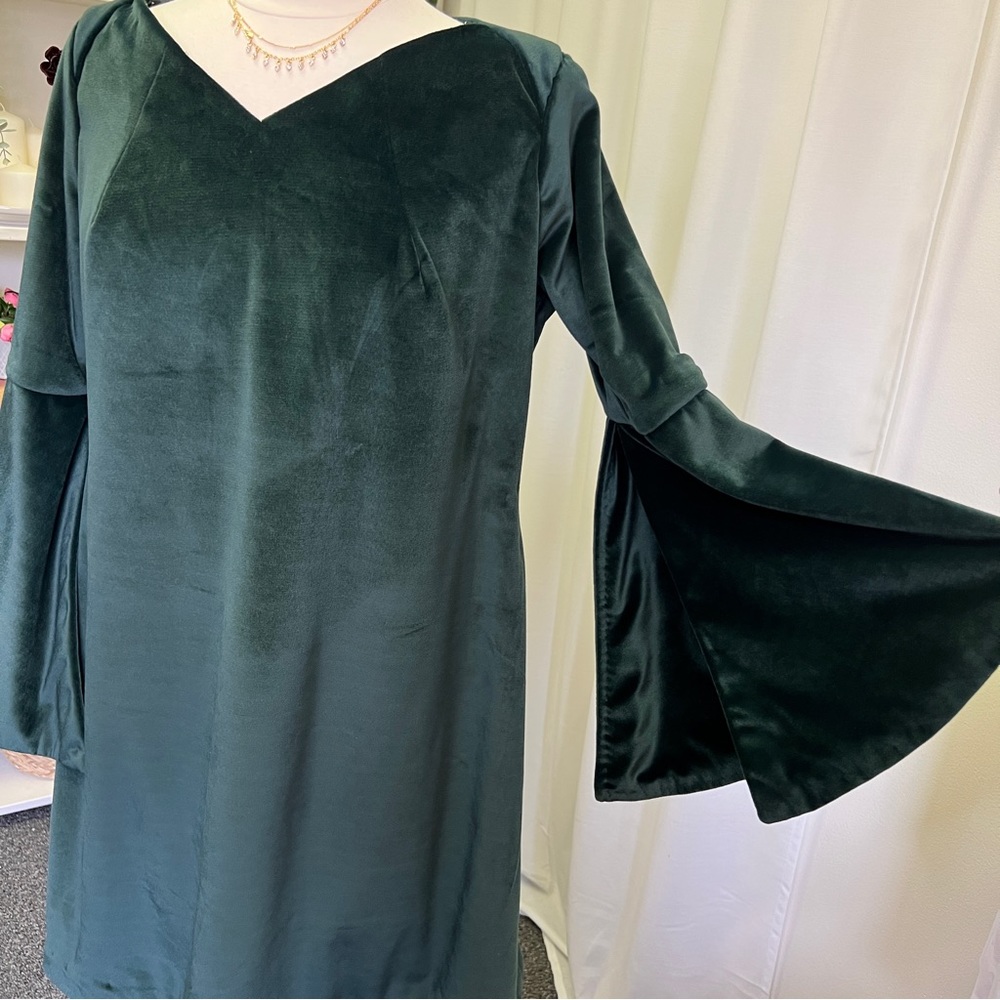 Vintage Style Handmade Green Velvet Bell Sleeve Mini Dress - Picture 2 of 16